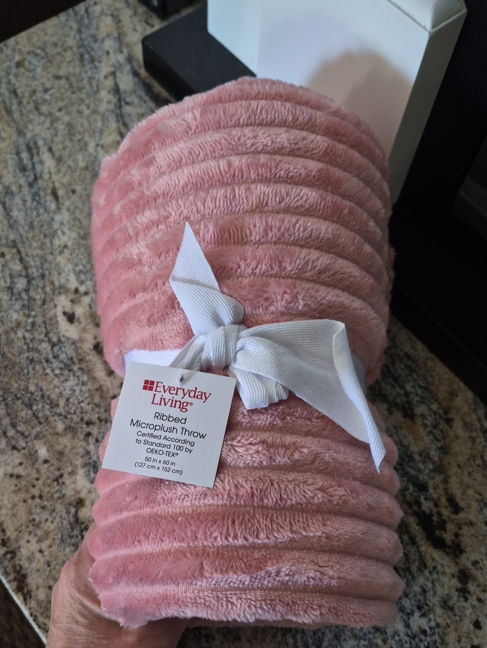 EVERYDAY LIVING Microplush Ribbed Throw Blush 50x60" NWT